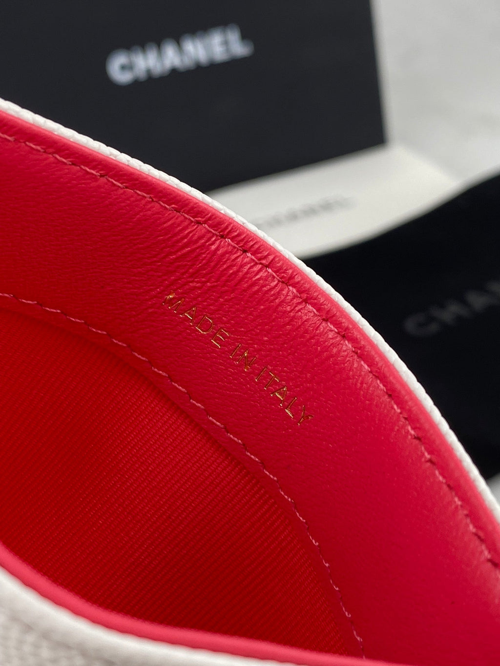 CCカードホルダー 19.5 ホワイト グレインカーフスキン ゴールドアイコン