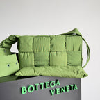 BV CASSETTE 32 BAG IN GREEN FERN POLYAMIDE