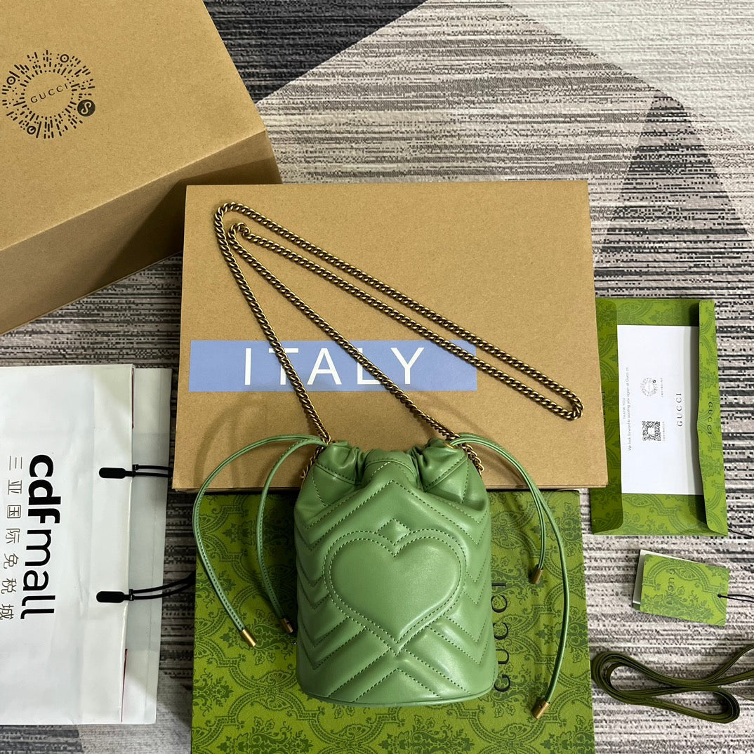 GGマーモント 17 バケットバッグ（ライトグリーンカーフスキン）