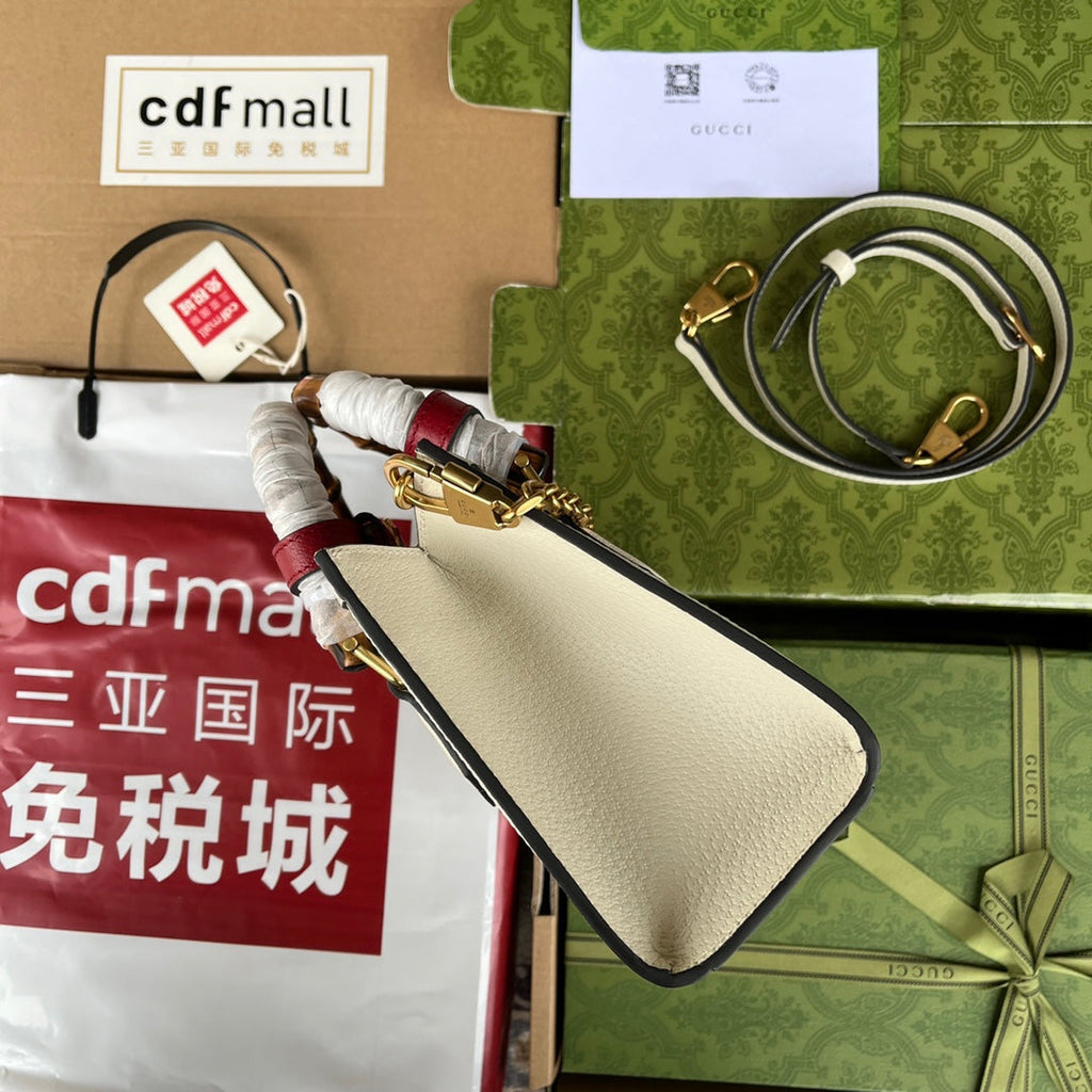 ダイアナ バンブー ショルダーバッグ 27インチ ホワイトカーフスキン ゴールド金具