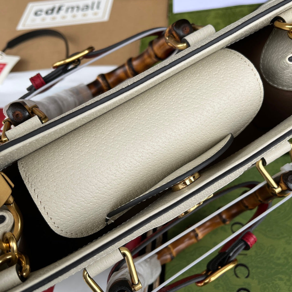ダイアナ バンブー ショルダーバッグ 27インチ ホワイトカーフスキン ゴールド金具