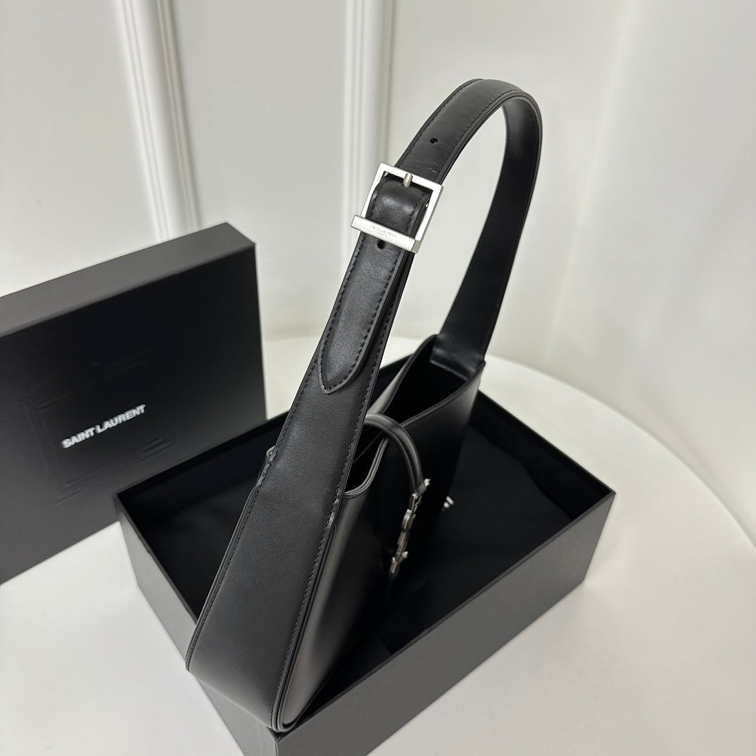 LE 5 À 7 バッグ 24 ブラックカーフスキン シルバーロゴ