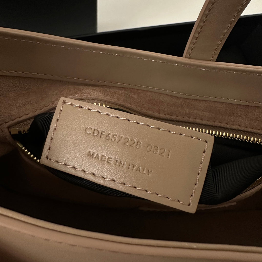 LE 5 À 7 バッグ 24 ベージュ クリーム カーフスキン