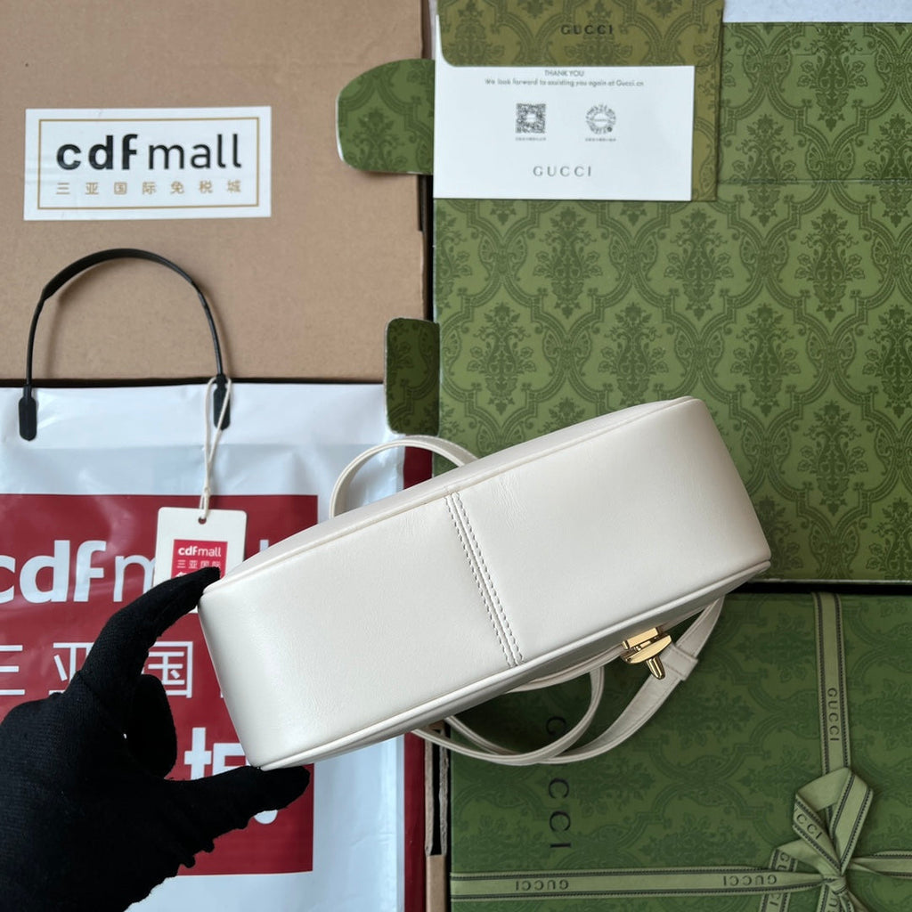 乗馬スタイル ショルダーバッグ 21インチ ホワイトカーフスキン ゴールド金具