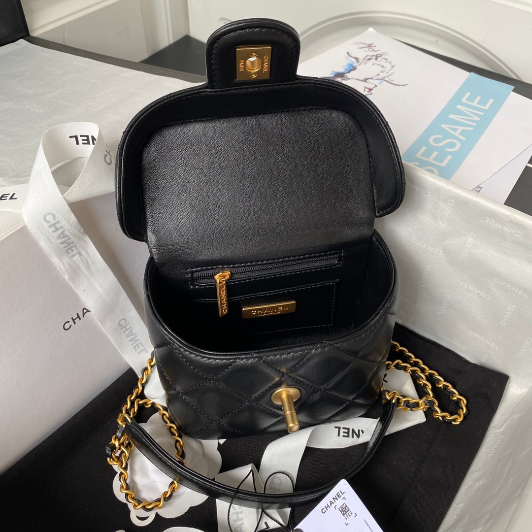 CC スモール 15 バニティケース（ブラックカーフスキン、ゴールド金具）