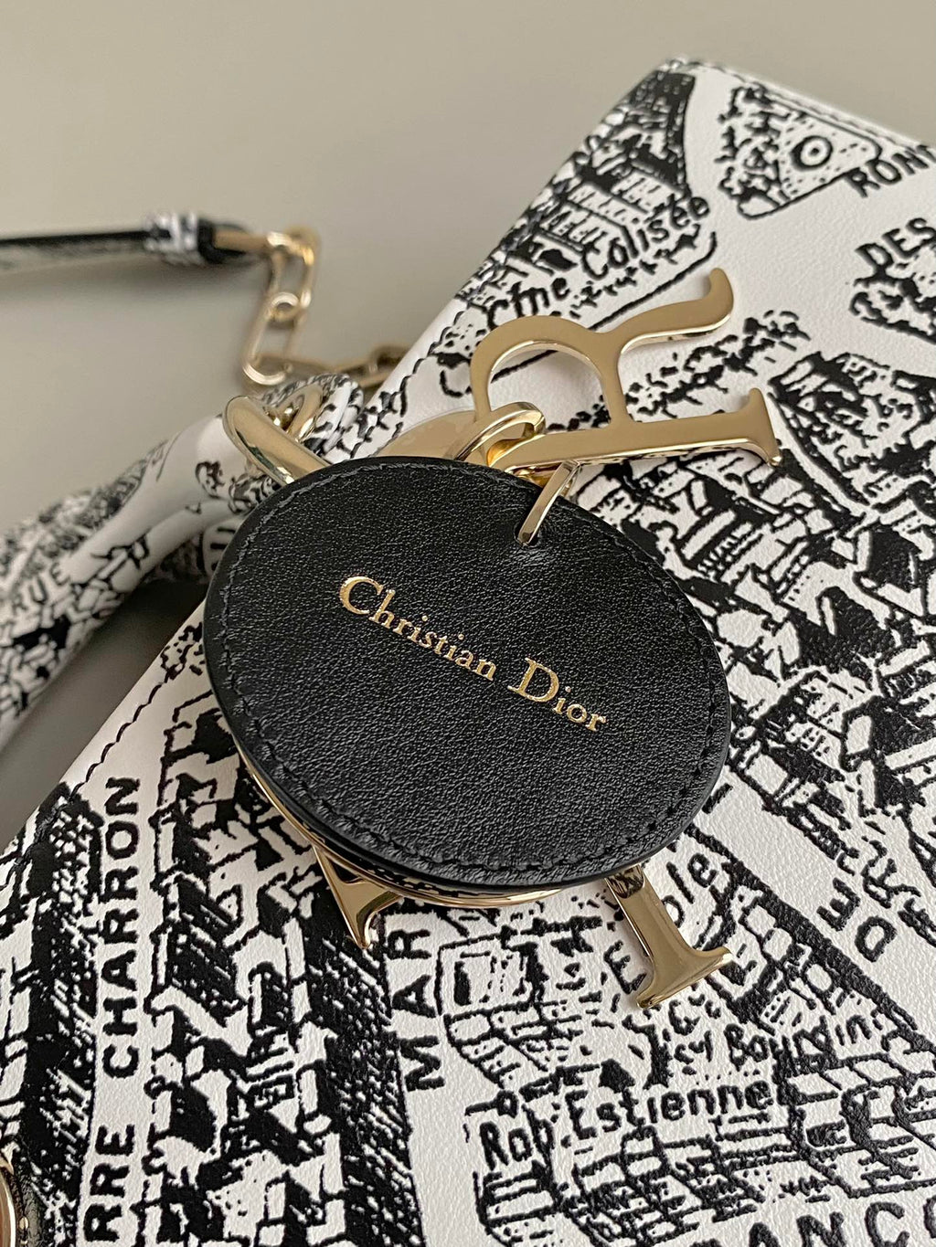 ミディアム D-JOY 26 バッグ（ブラック/ホワイトカーフスキン）