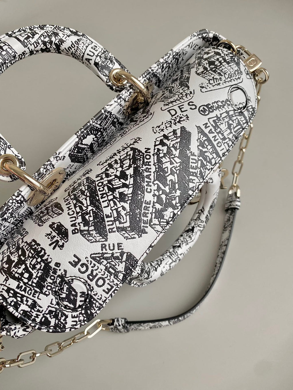 ミディアム D-JOY 26 バッグ（ブラック/ホワイトカーフスキン）