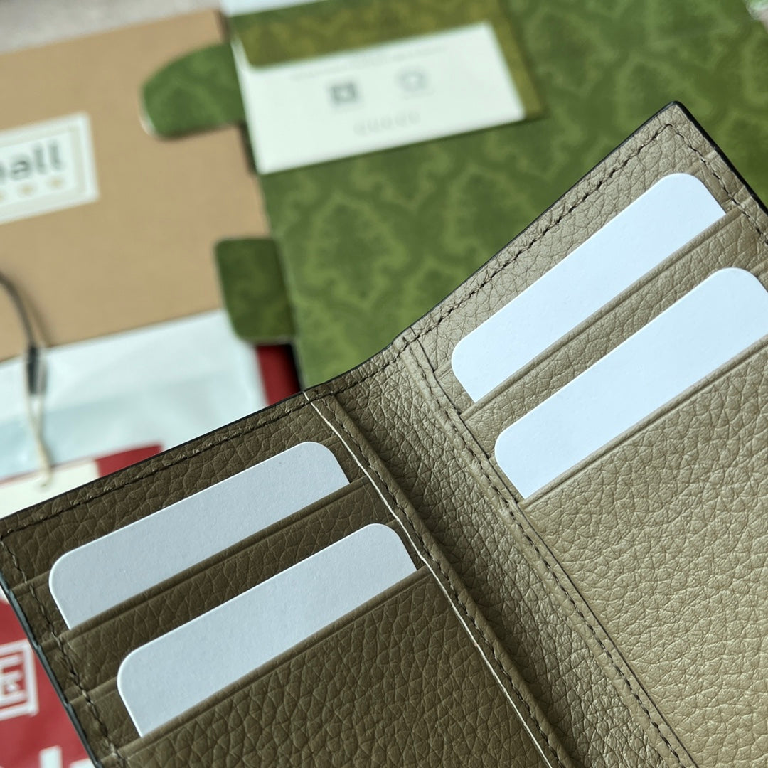 モスグリーンエンボスカーフスキン製カードホルダー12枚