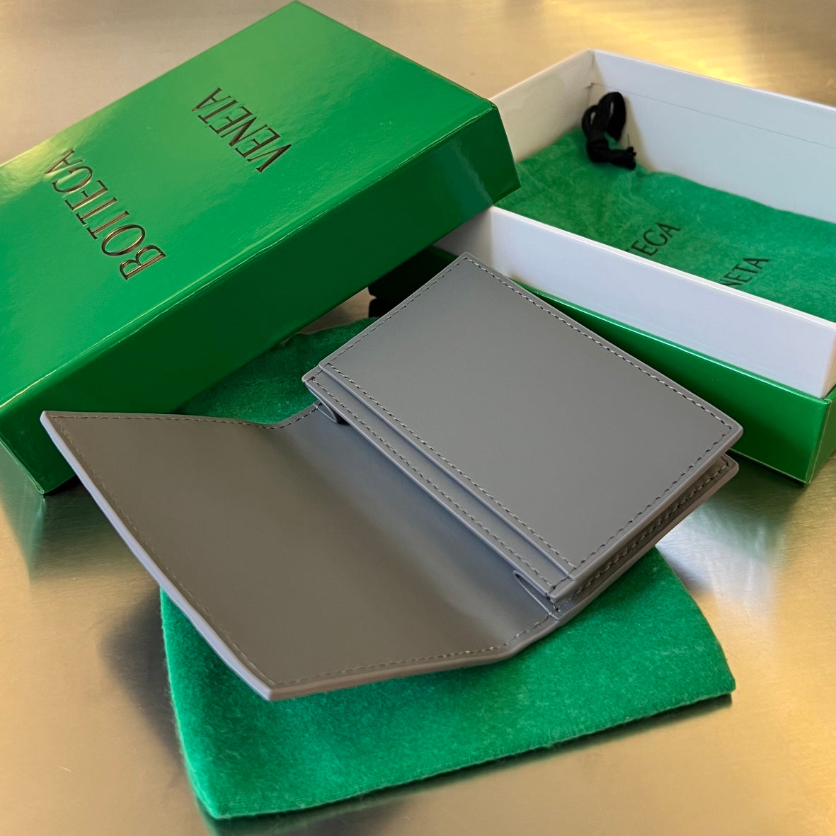 イントレチャート ビジネス 11 グレー カーフスキン カードケース