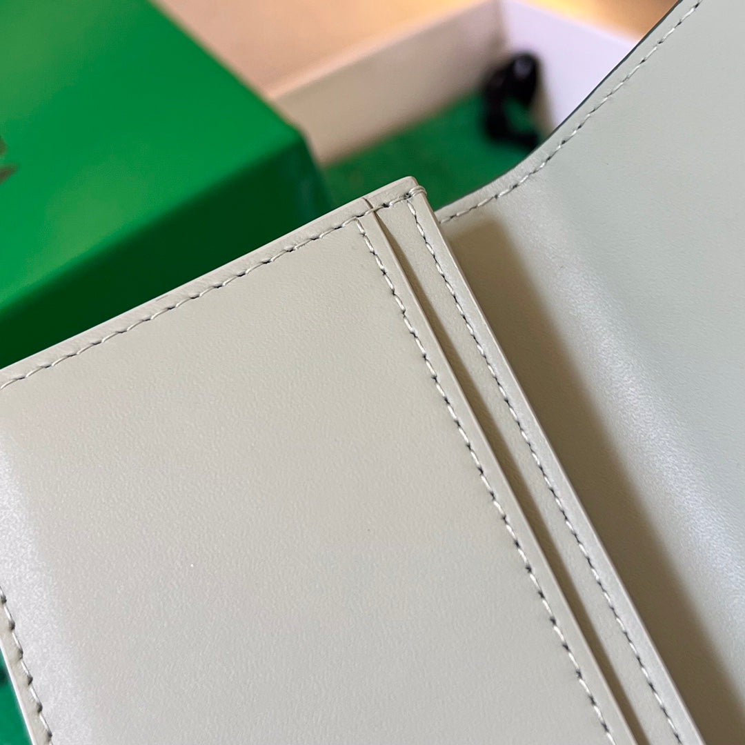 イントレチャート ビジネス 11 エメラルドグリーン カーフスキン カードケース