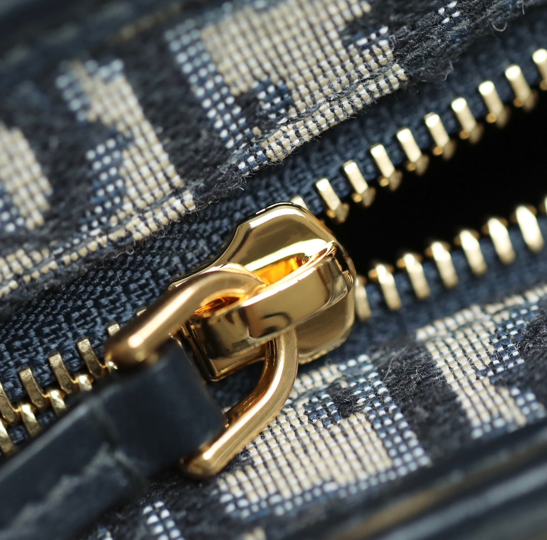 BOOK TOTE 26 IN BLACK OBLIQUE JACQUARD