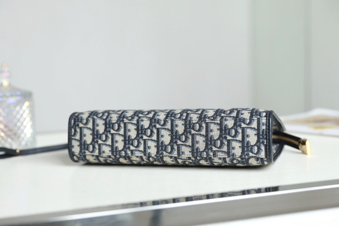 BOOK TOTE 26 IN BLACK OBLIQUE JACQUARD