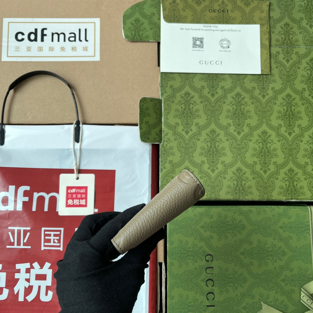 モスグリーンエンボスカーフスキンウォレット11