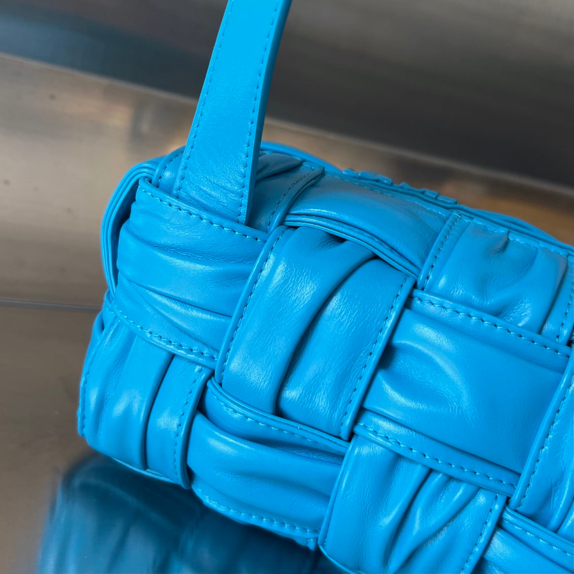 SMALL BRICK CASSETTE 23 IN SKY BLUE SOFT LAMBSKIN