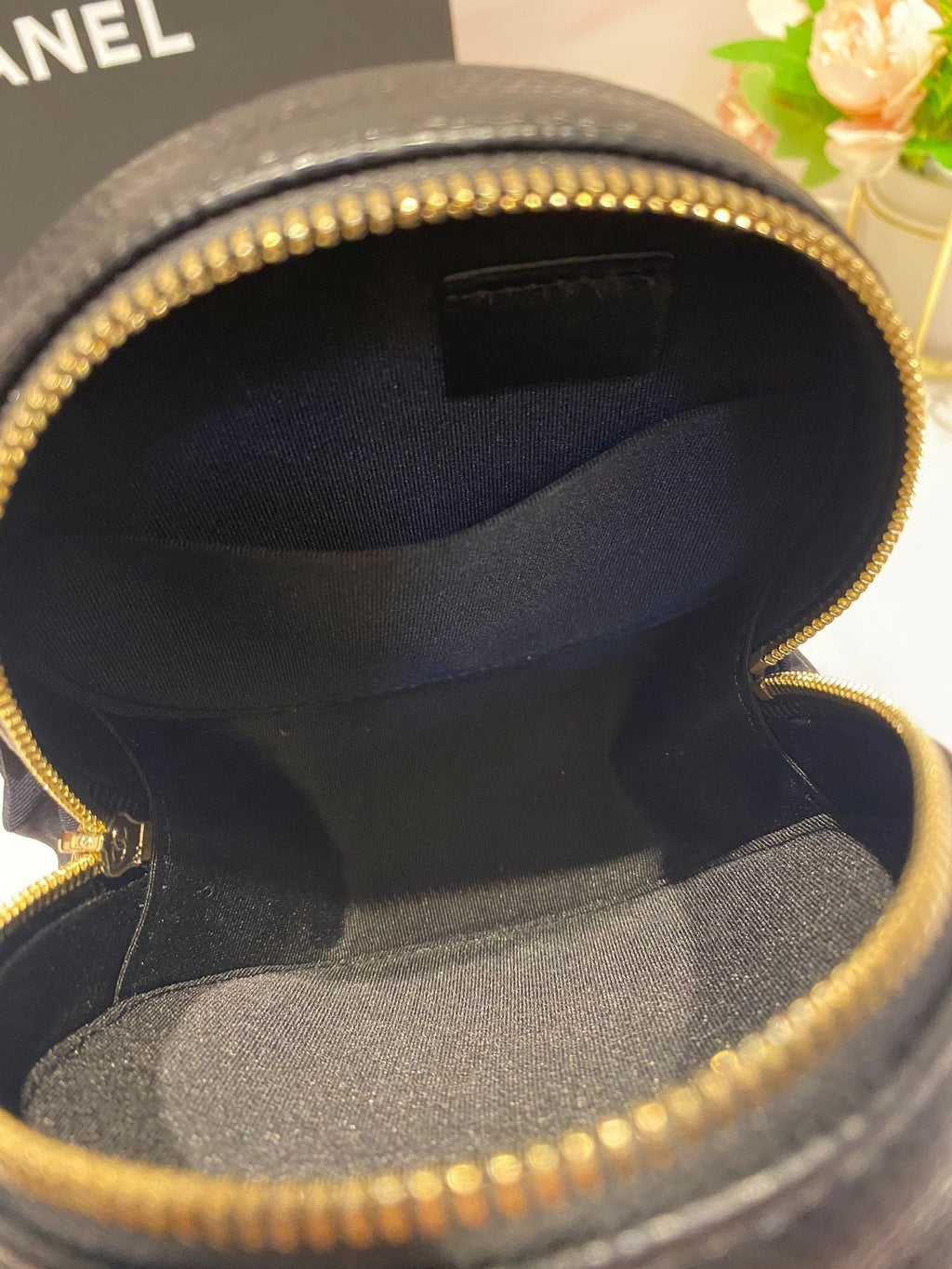 CCミニ 12ラウンドチェーンバッグ（ブラックカーフスキン、ゴールド金具）