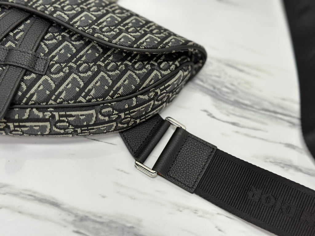 サドル 28 バッグ（ブラック オブリーク ジャカード）