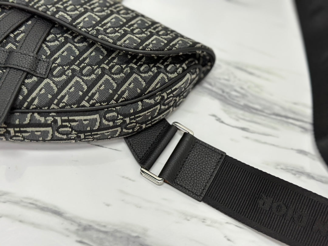 サドル 28 バッグ（ブラック オブリーク ジャカード）