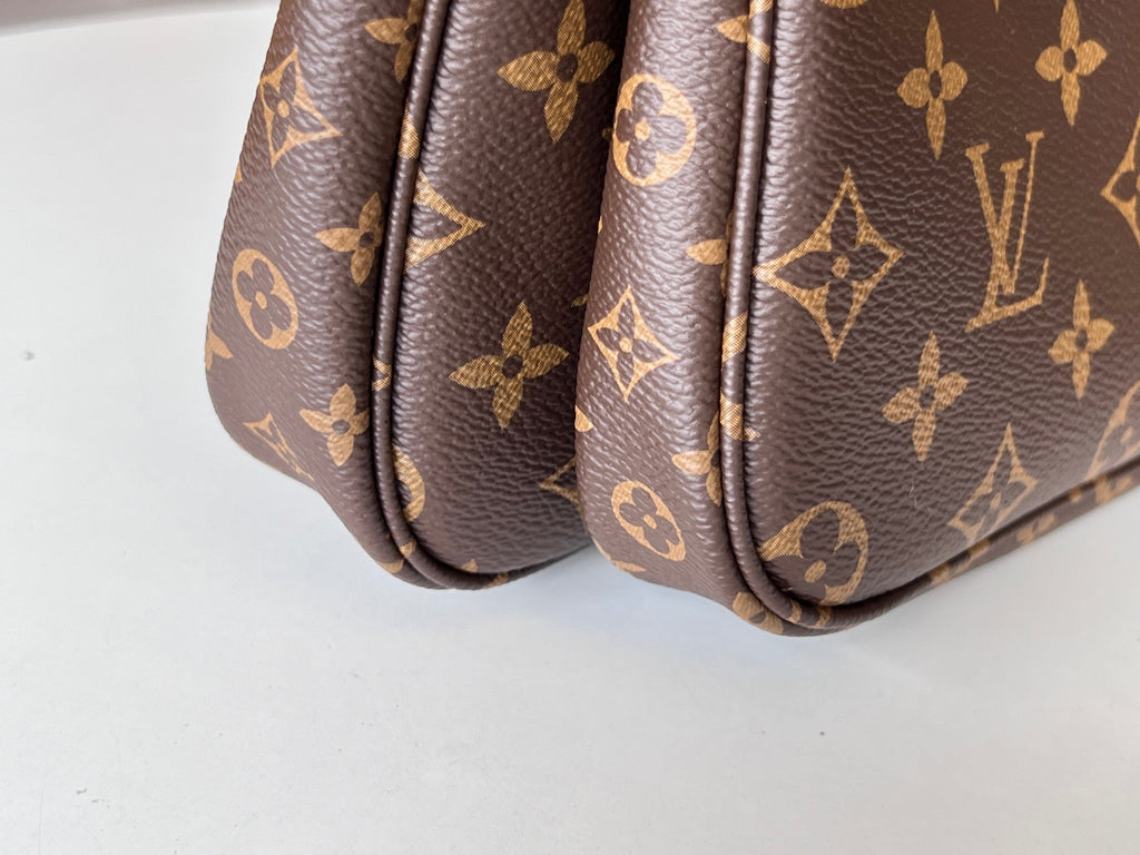 LV 25S MULTI POCHETTE ACCESSOIRES 25 IN BROWN MONOGRAM COATED CANVAS GREEN STRAP