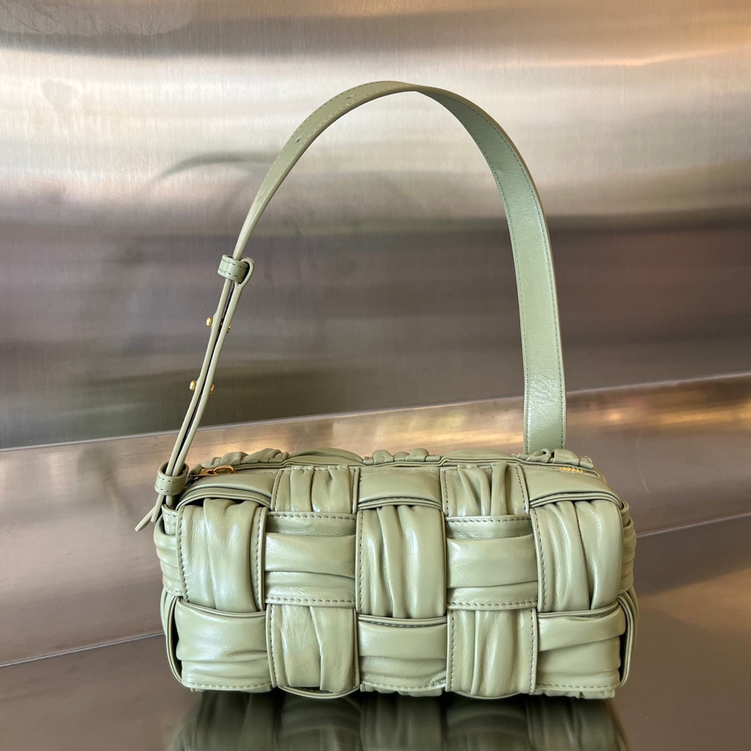 スモールブリックカセット23インチ スワンプグリーン ソフトラムスキン