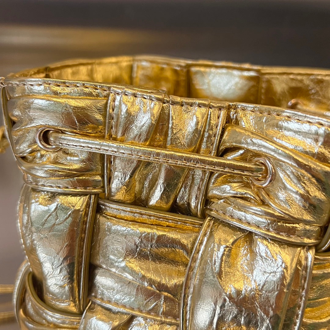 スモールカセットバケット 18インチ ゴールドメタリック ソフトラムスキン