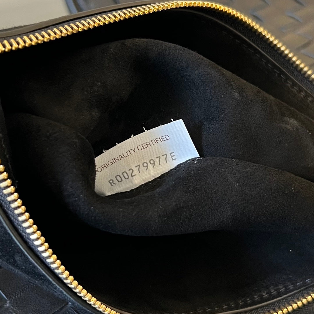 MEDIUM SOLSTICE 44 BLACK LAMBSKIN