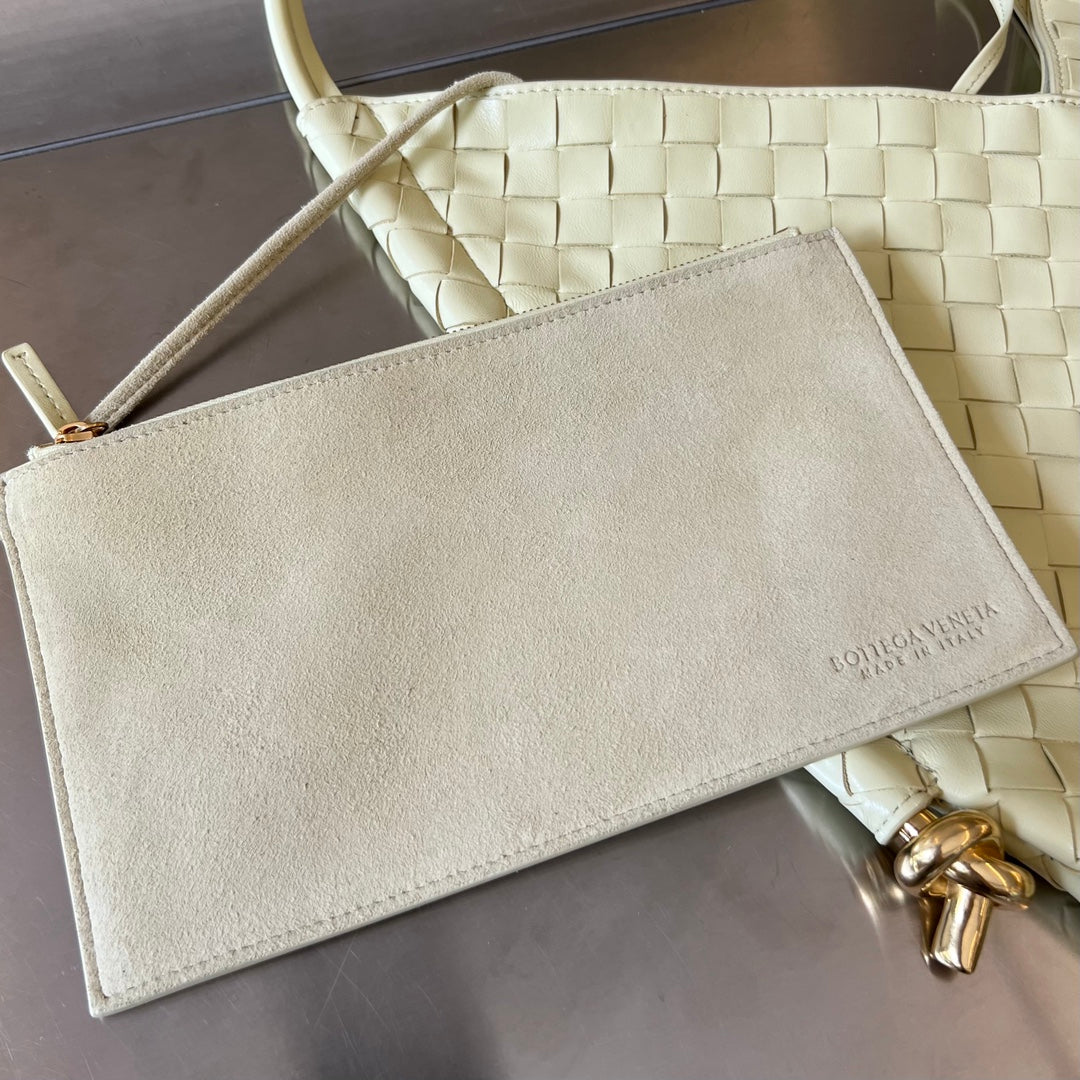 ミディアム ソルスティス 44 ダーククリーム ラムスキン