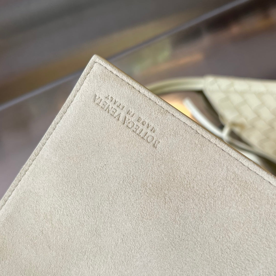 ミディアム ソルスティス 44 ダーククリーム ラムスキン