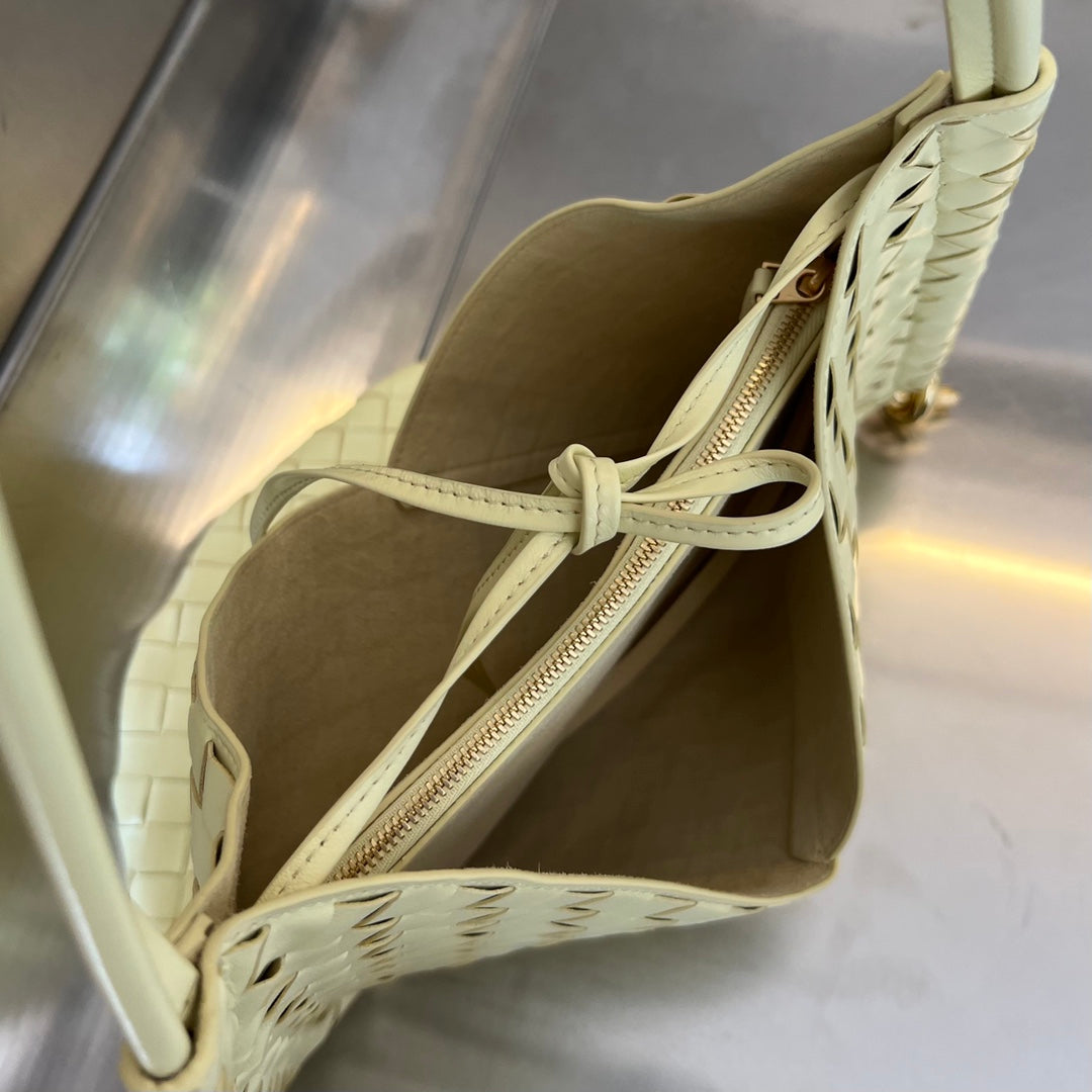 ミディアム ソルスティス 44 ダーククリーム ラムスキン