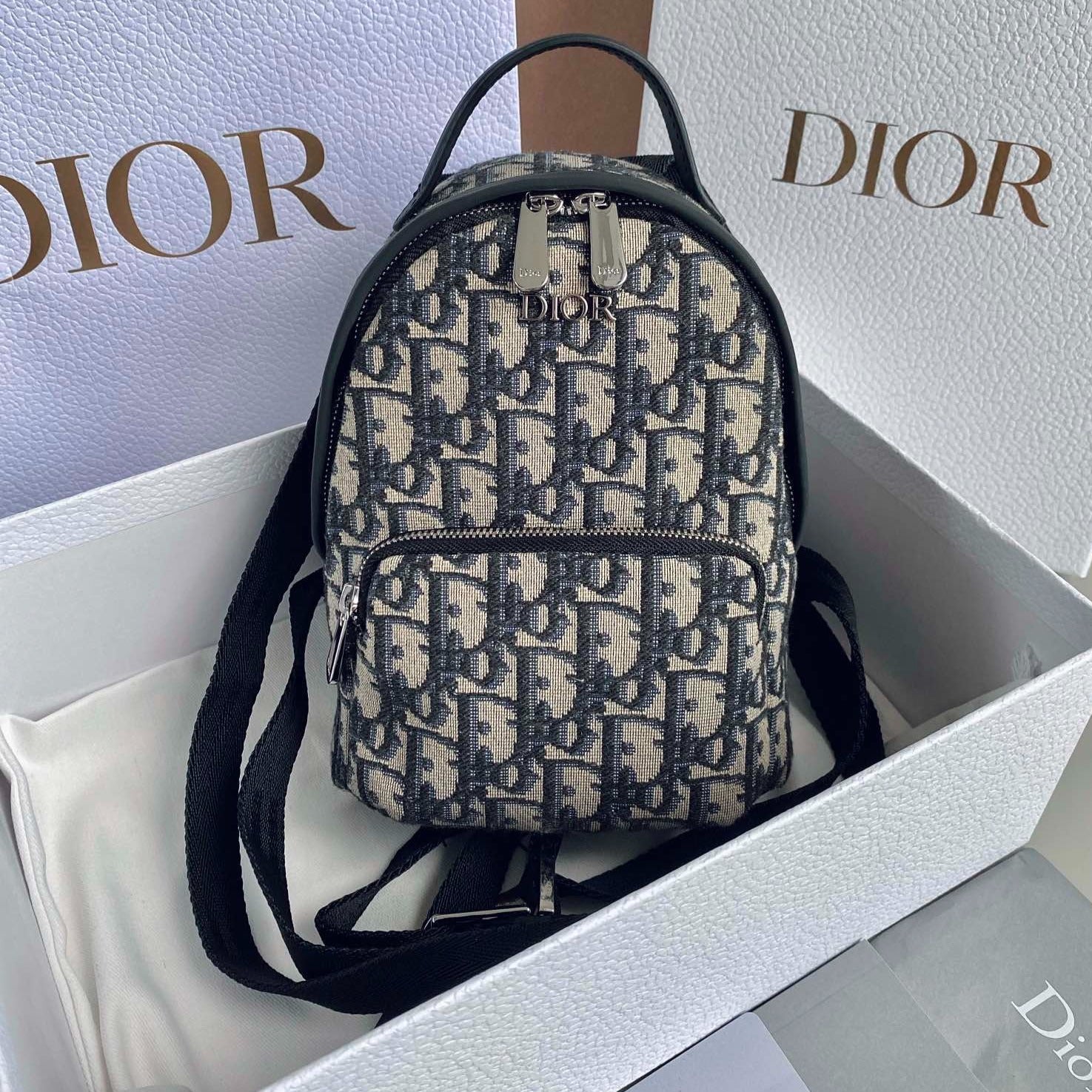 ミニライダーバックパック 24 ベージュ＆ブラック オブリークジャカード