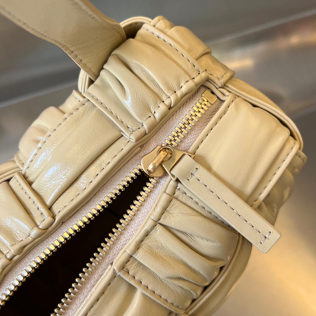 スモールブリックカセット23 ブロンドベージュソフトラムスキン