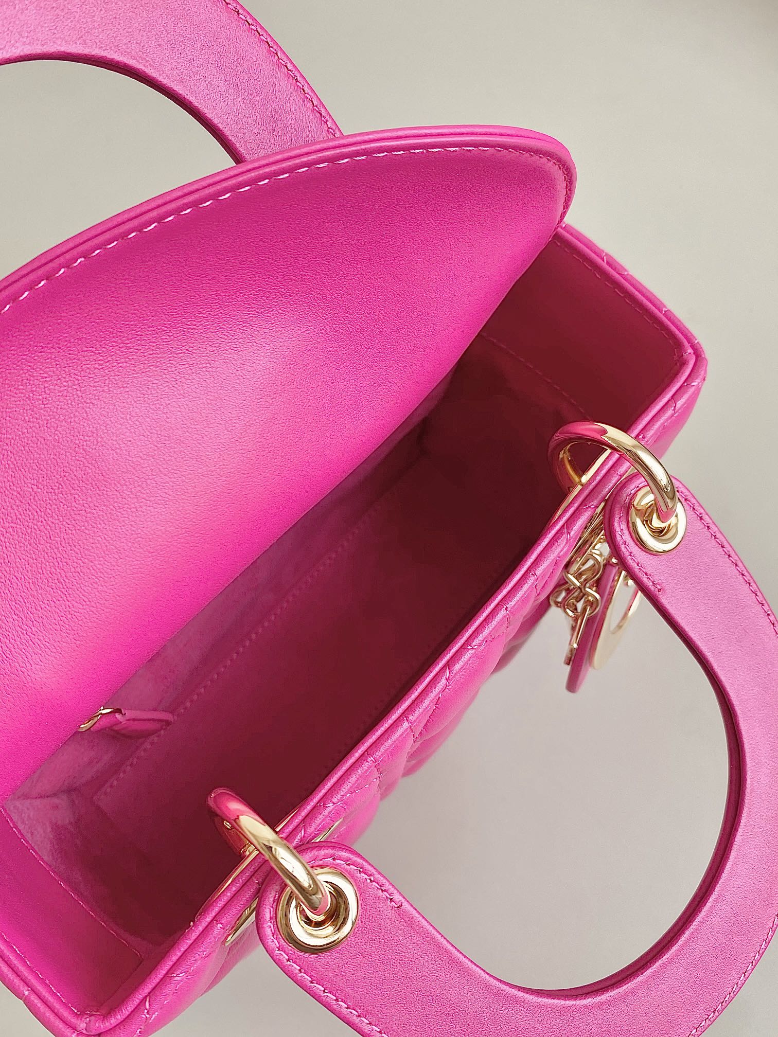 MEDIUM LADY 20 HANDBAG IN HOT PINK LAMBSKIN