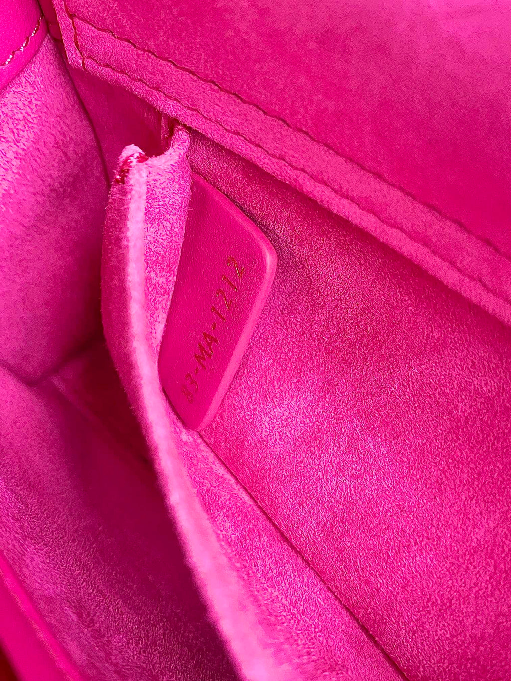 D-JOY BAG 22 IN HOT PINK LAMBSKIN