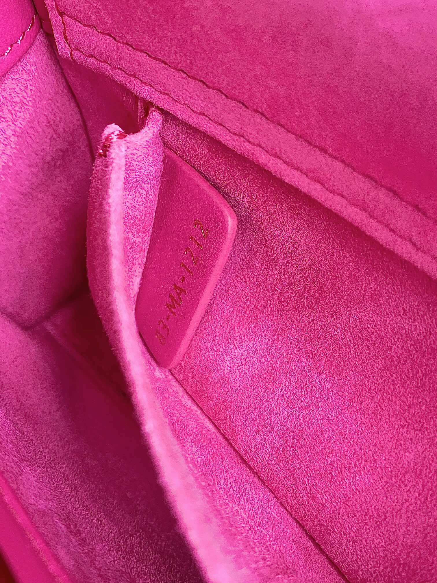 D-JOY BAG 22 IN HOT PINK LAMBSKIN