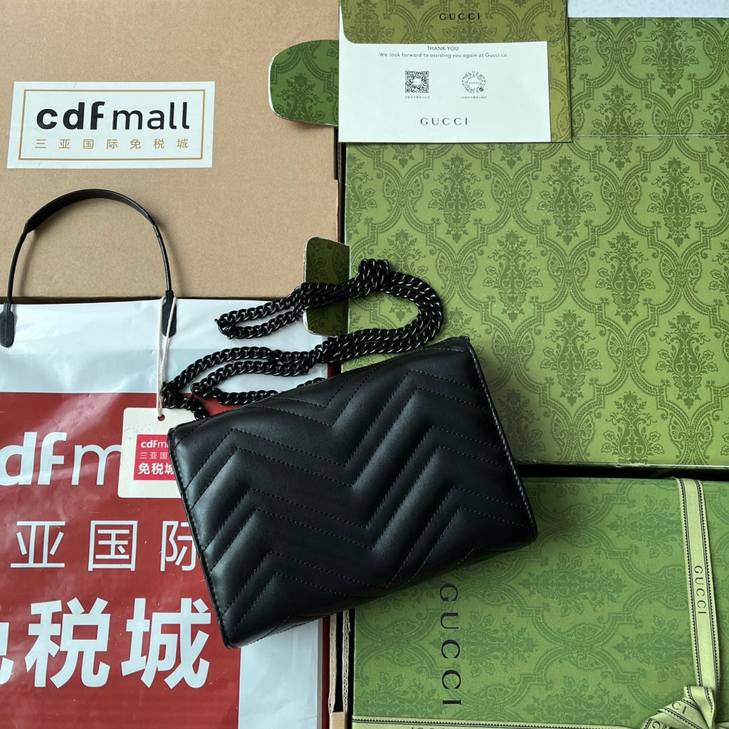 マーモント キルティングハンドバッグ 20 ブラックカーフスキン