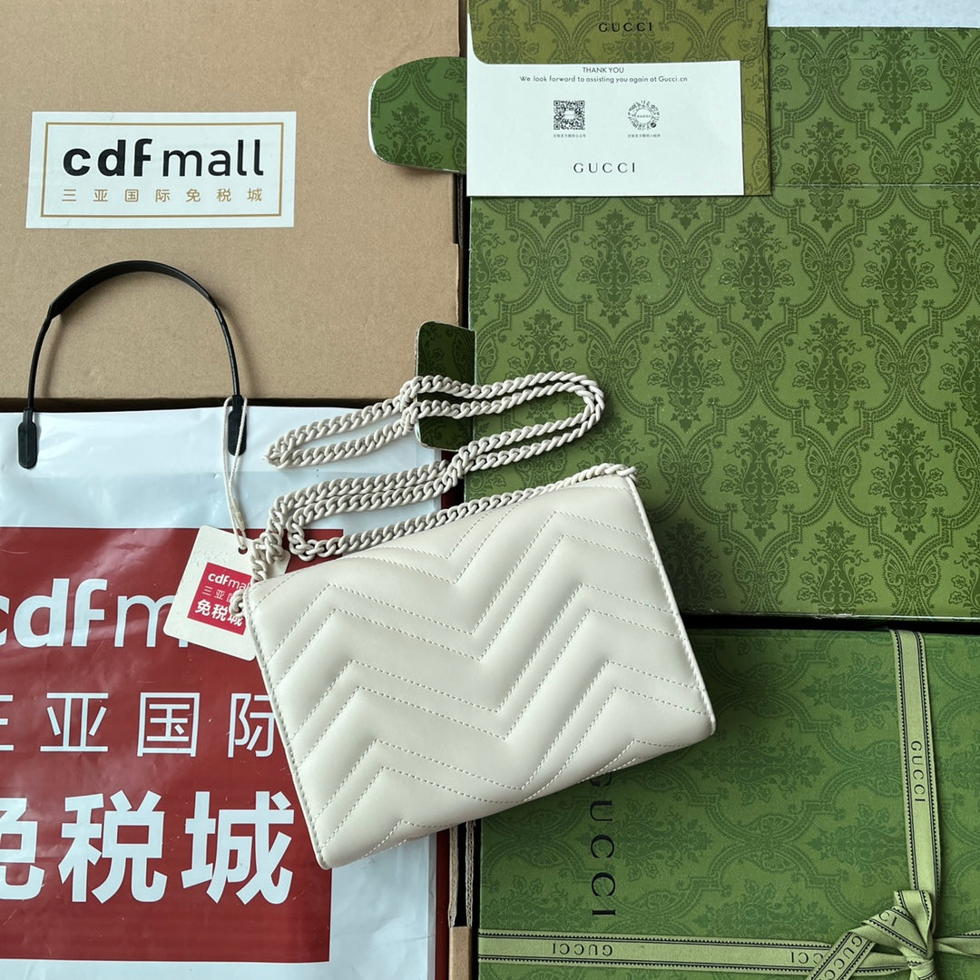 マーモント キルティングハンドバッグ 20 ホワイトカーフスキン