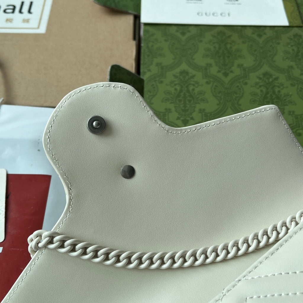 マーモント キルティングハンドバッグ 20 ホワイトカーフスキン