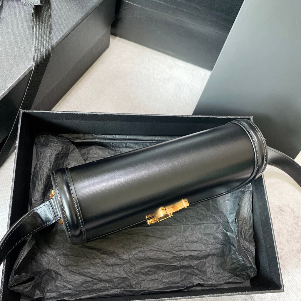 ソルフェリーノ スモールサッチェル 19インチ ブラック カーフスキン ゴールドロゴ