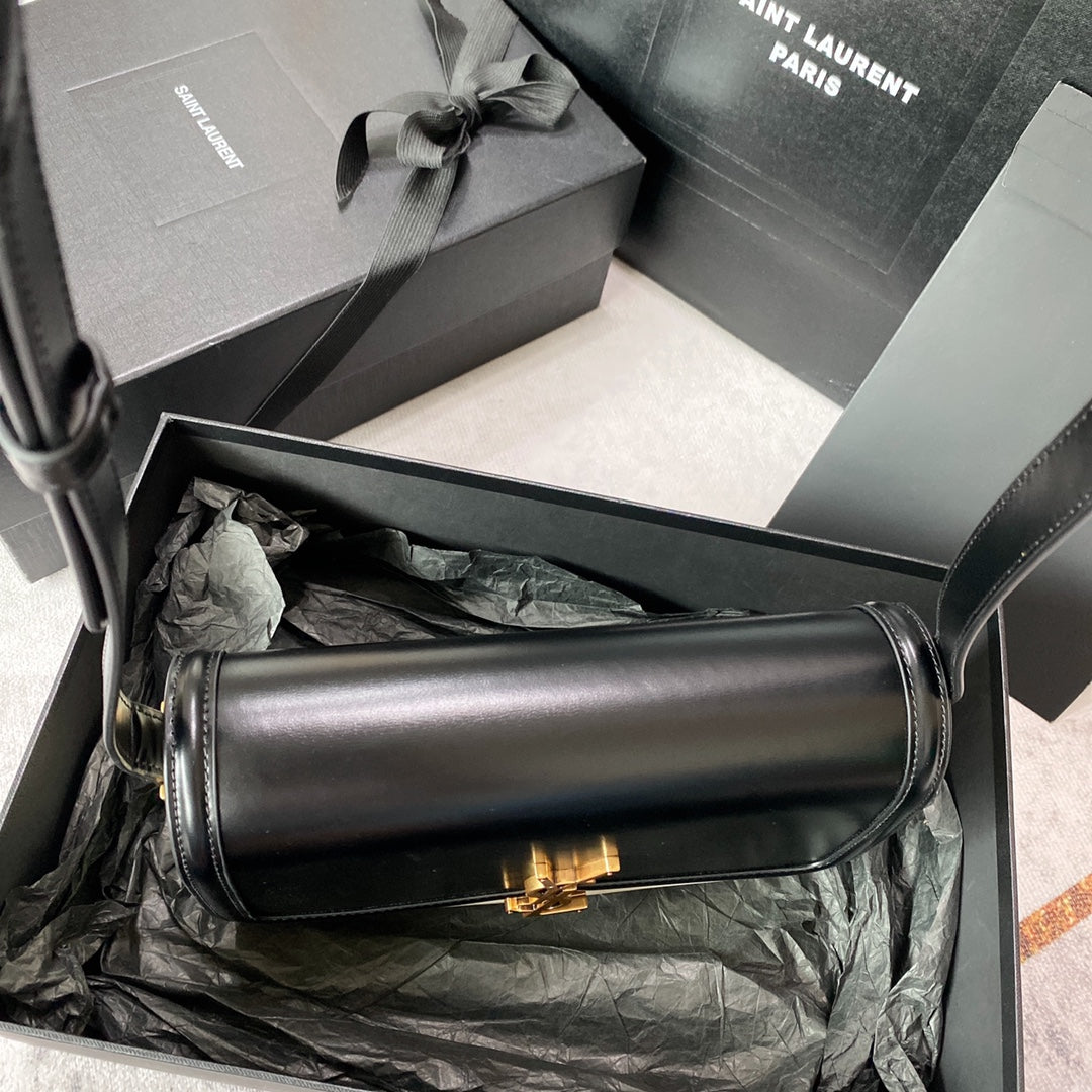 ソルフェリーノ ミディアム サッチェル 23インチ ブラック×ホワイト カーフスキン ゴールドロゴ