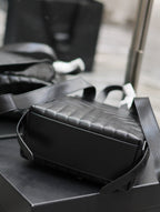 LOU バックパック 26インチ ブラック キルティングカーフスキン シルバー金具