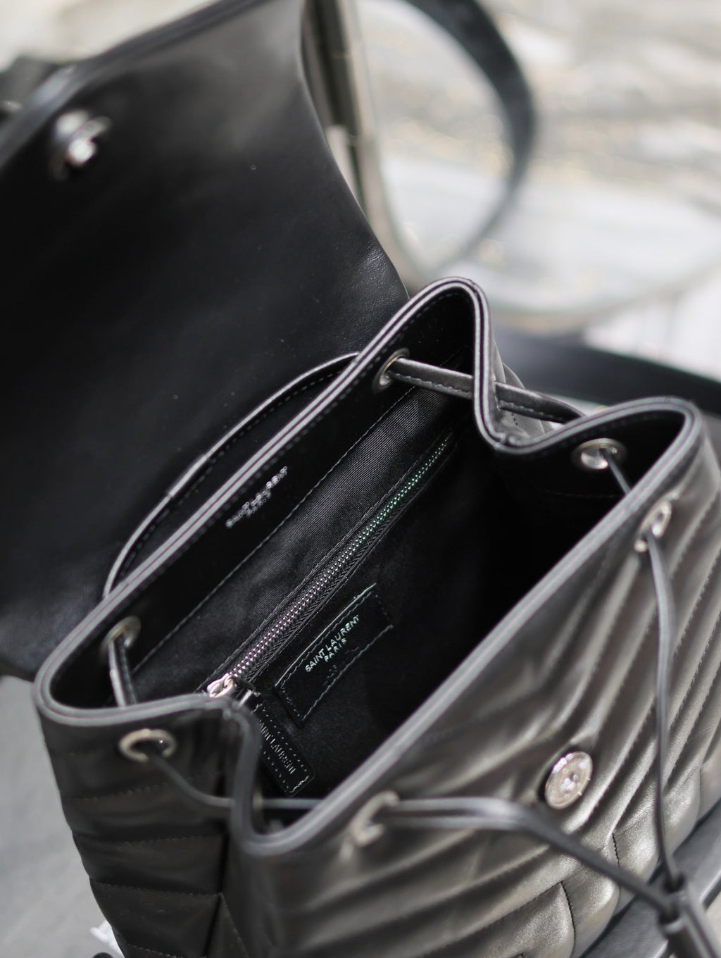 LOU バックパック 26インチ ブラック キルティングカーフスキン シルバー金具