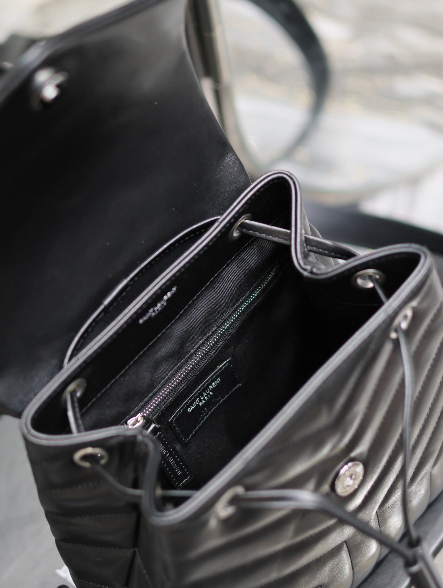 LOU バックパック 26インチ ブラック キルティングカーフスキン シルバー金具