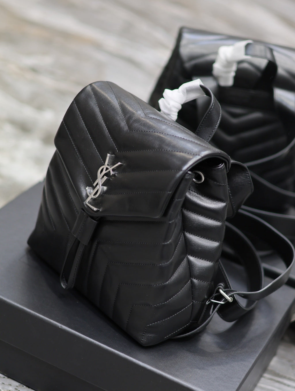 LOU バックパック 26インチ ブラック キルティングカーフスキン シルバー金具