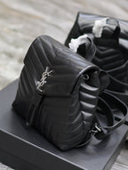 LOU バックパック 26インチ ブラック キルティングカーフスキン シルバー金具