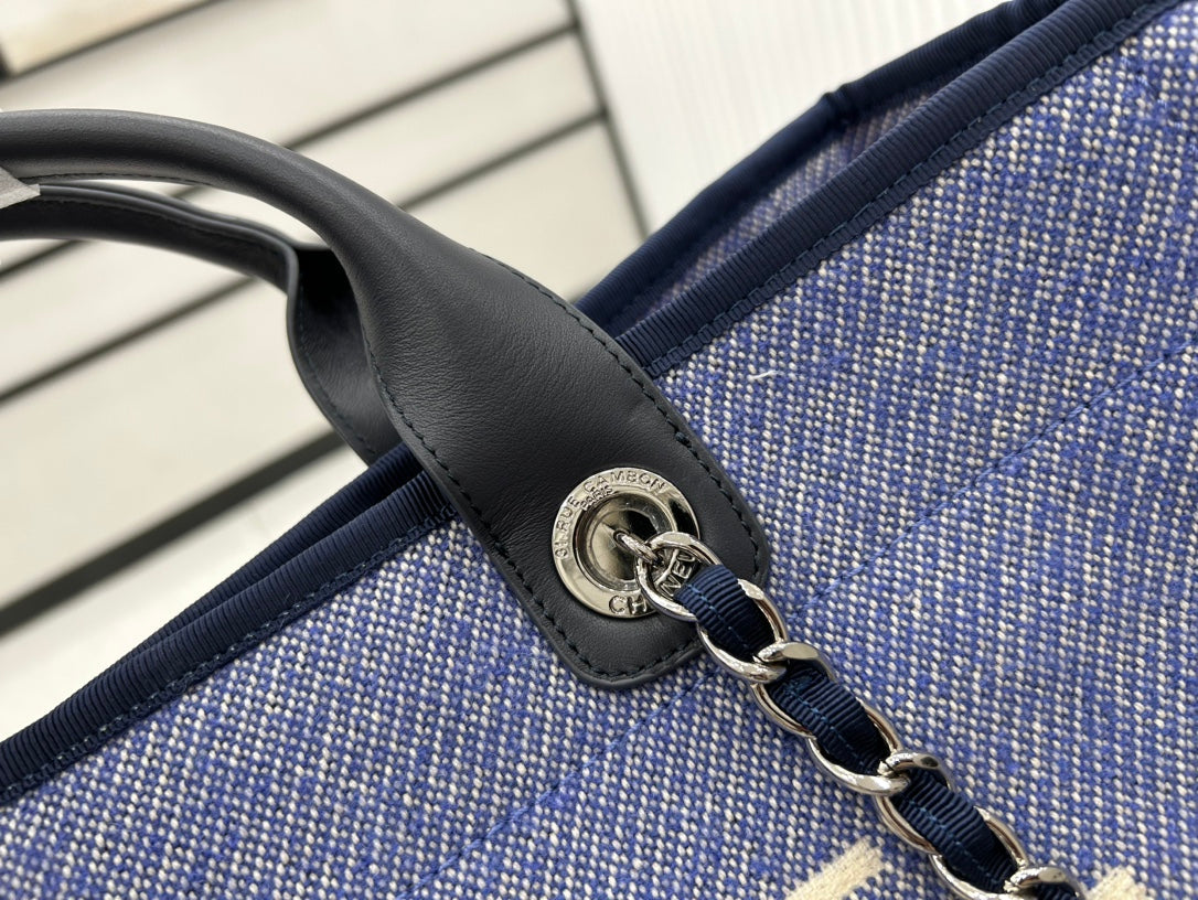 CC DEAUVILLE ラージ 38 トートバッグ（バイオレットパープルキャンバス、ホワイトロゴ入り）