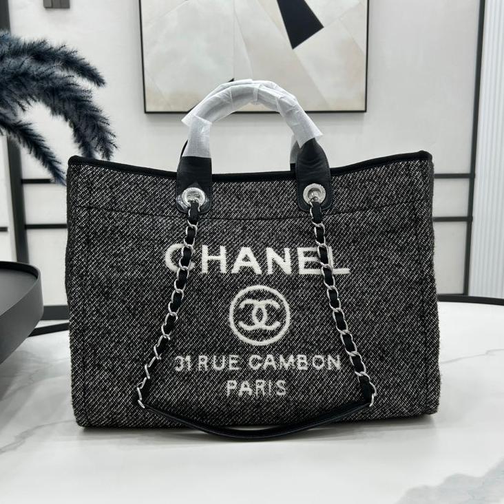 CC DEAUVILLE ラージ 38 トートバッグ（ブラックキャンバス、ホワイトロゴ）