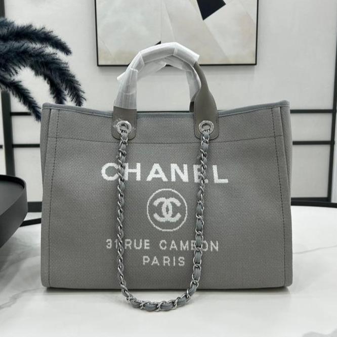 CC DEAUVILLE ラージ 38 トートバッグ（グレー キャンバス、ホワイト ロゴ入り）