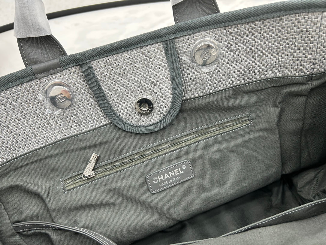 CC DEAUVILLE ラージ 38 トートバッグ（グレー キャンバス、ブラック ロゴ入り）