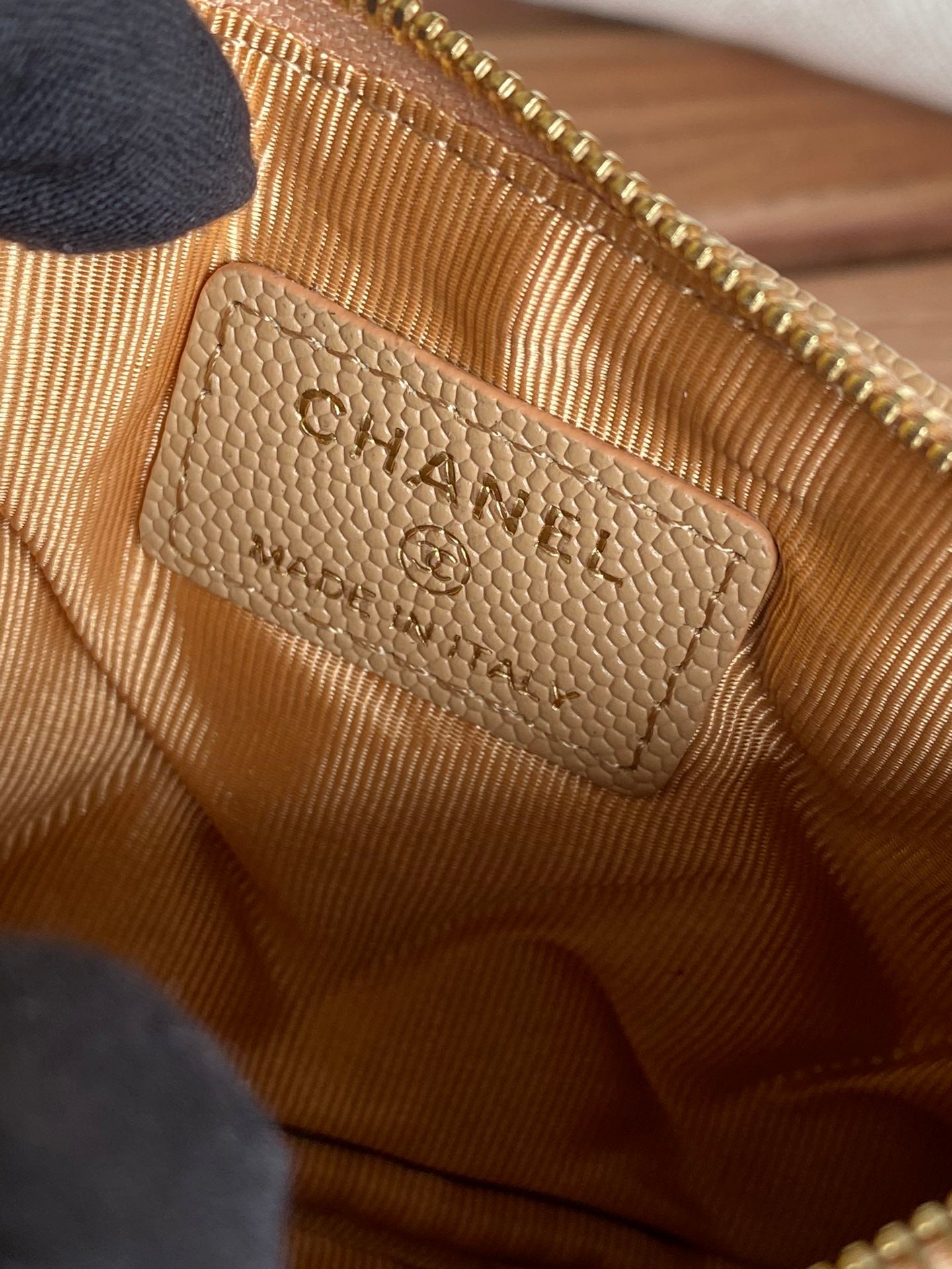 CCクラシック スモール 15 ジップポーチ（ダークベージュ グレインカーフスキン）