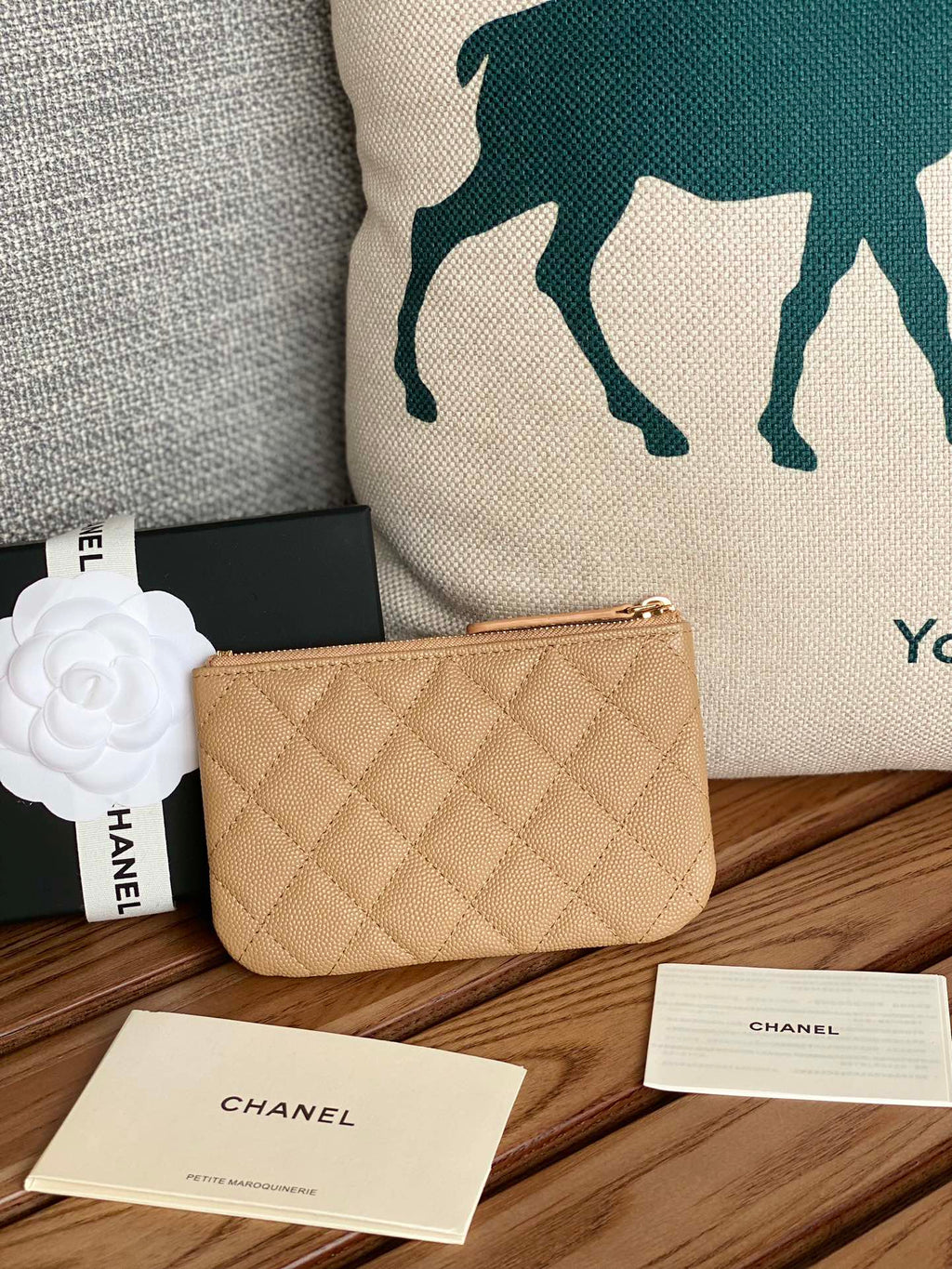 CCクラシック スモール 15 ジップポーチ（ダークベージュ グレインカーフスキン）