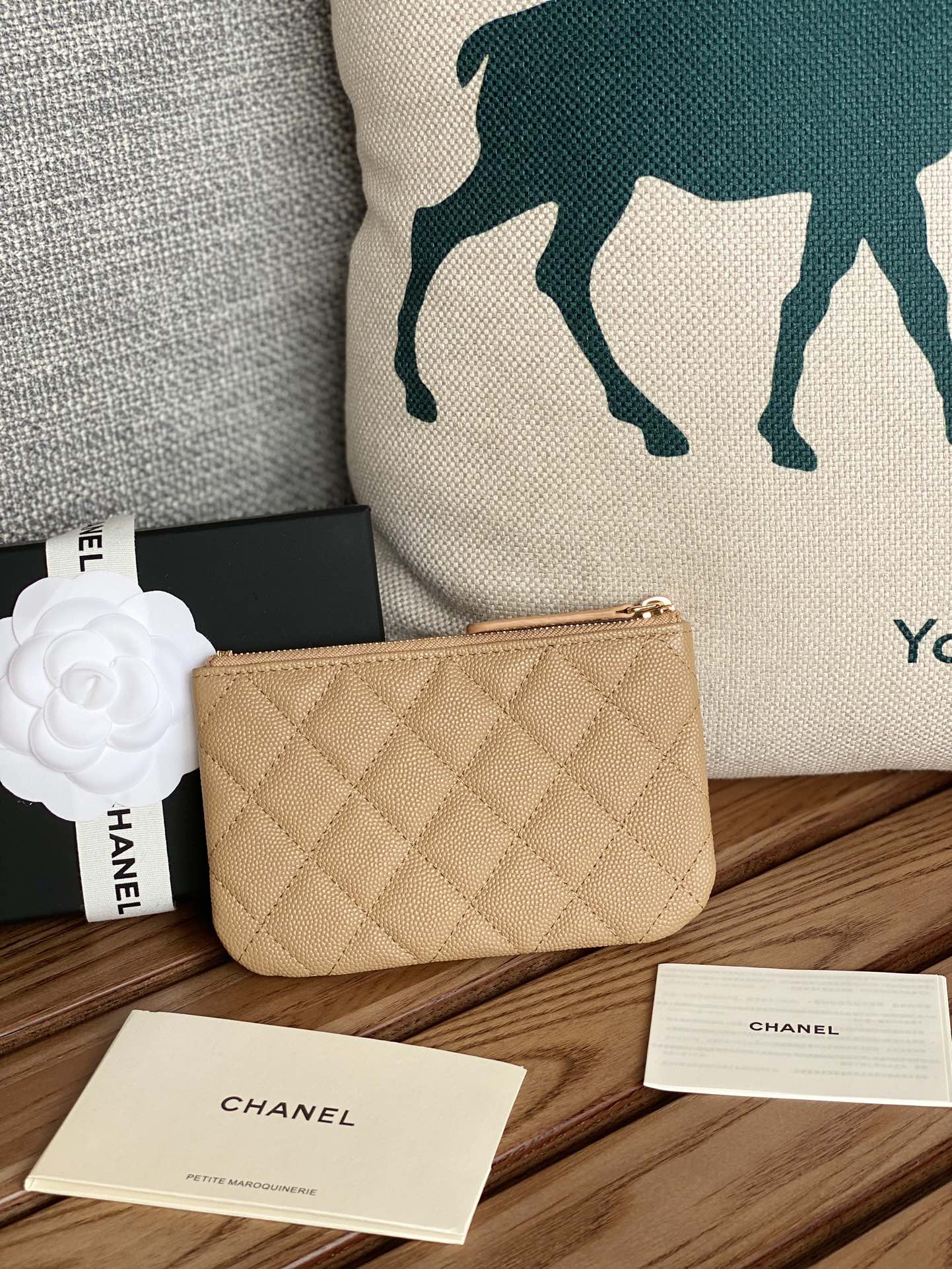 CCクラシック スモール 15 ジップポーチ（ダークベージュ グレインカーフスキン）